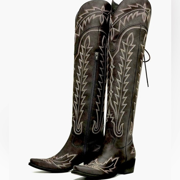 Over the knee boots 🤠 lace up back 🖤 - Picture 1 of 6